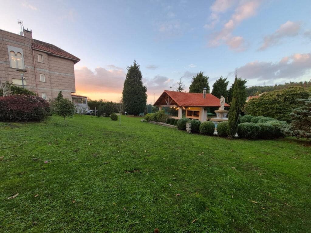 4 soveværelse Villa til salg i Arteixo med swimmingpool garage - € 1.400.000 (Ref: 9387800)