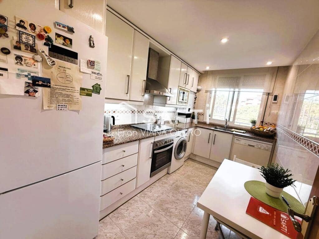 3 bedroom Flat for sale in Pineda de Mar - € 319,000 (Ref: 9390494)