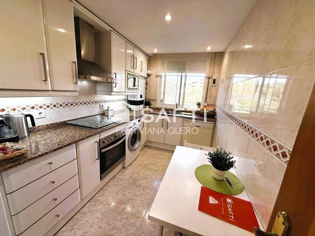 3 bedroom Flat for sale in Pineda de Mar - € 319,000 (Ref: 9390494)