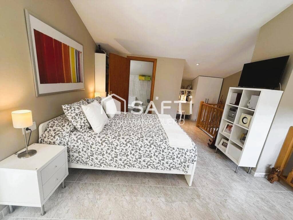 3 bedroom Flat for sale in Pineda de Mar - € 319,000 (Ref: 9390494)