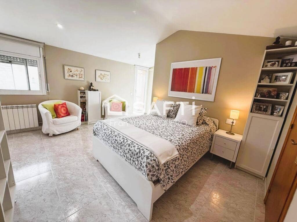 3 bedroom Flat for sale in Pineda de Mar - € 319,000 (Ref: 9390494)