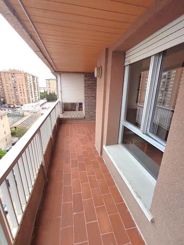 4 bedroom Apartment for sale in Huesca city - € 200,000 (Ref: 9390497)