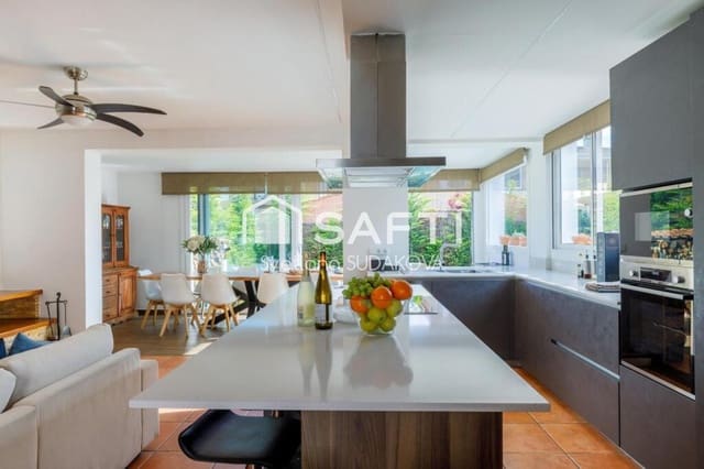 4 sovrum Villa till salu i Tordera med pool - 450 000 € (Ref: 9390501)