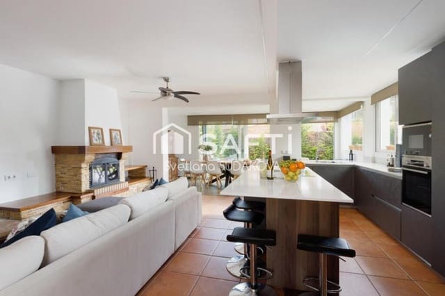 4 sovrum Villa till salu i Tordera med pool - 450 000 € (Ref: 9390501)