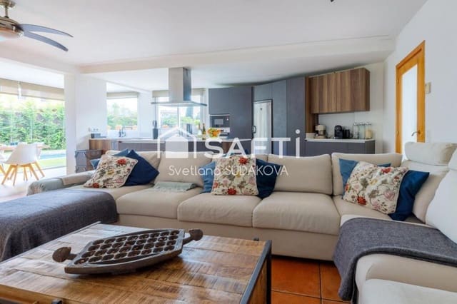 4 sovrum Villa till salu i Tordera med pool - 450 000 € (Ref: 9390501)