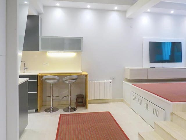 Komercyjne do wynajęcia w Donostia-San Sebastián - 900 € (Ref: 9390503)