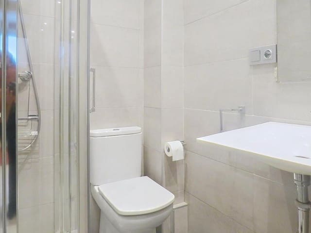 Komercyjne do wynajęcia w Donostia-San Sebastián - 900 € (Ref: 9390503)