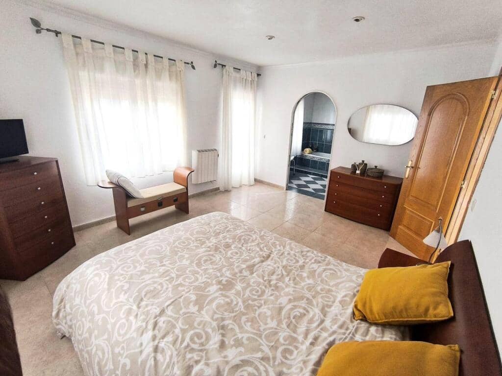 4 chambre Villa/Maison à vendre à Petrel / Petrer avec piscine garage - 330 000 € (Ref: 9395880)