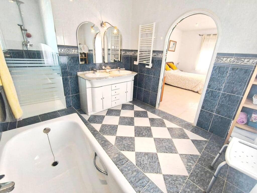 4 chambre Villa/Maison à vendre à Petrel / Petrer avec piscine garage - 330 000 € (Ref: 9395880)