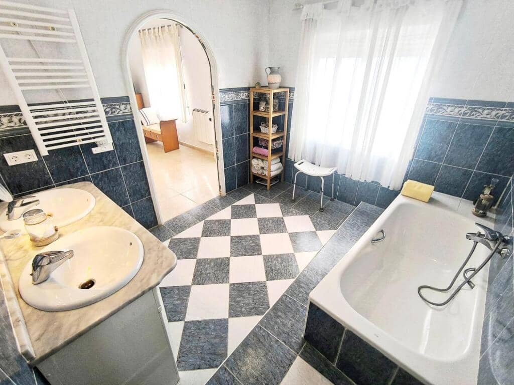 4 chambre Villa/Maison à vendre à Petrel / Petrer avec piscine garage - 330 000 € (Ref: 9395880)