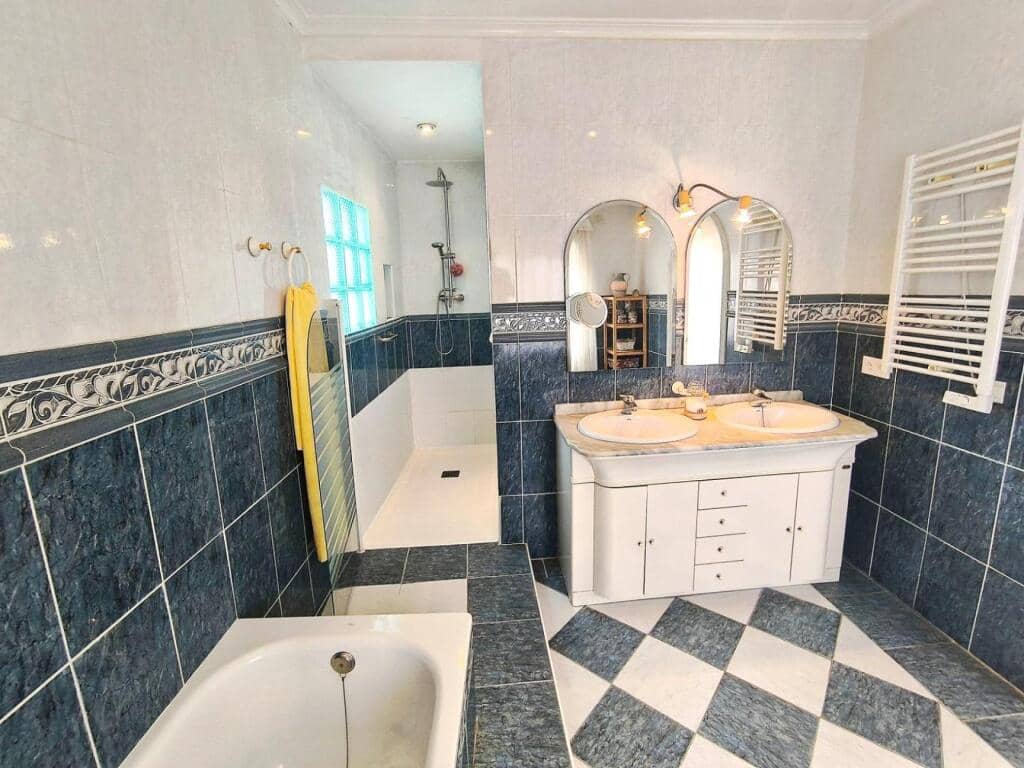 4 chambre Villa/Maison à vendre à Petrel / Petrer avec piscine garage - 330 000 € (Ref: 9395880)