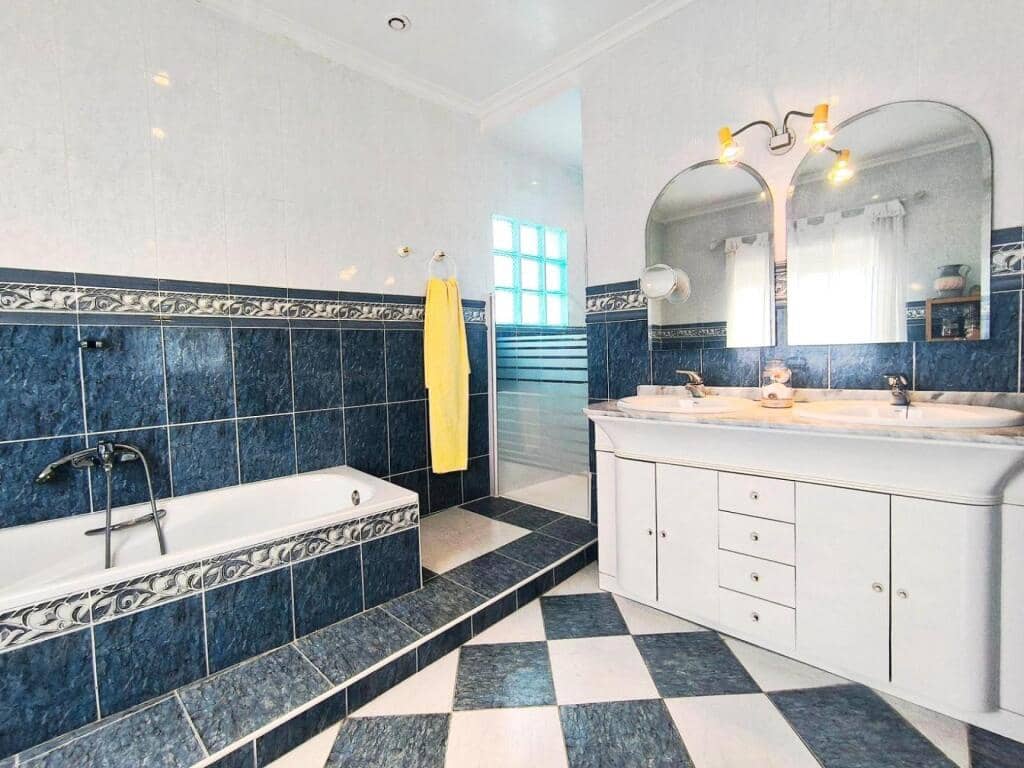 4 chambre Villa/Maison à vendre à Petrel / Petrer avec piscine garage - 330 000 € (Ref: 9395880)