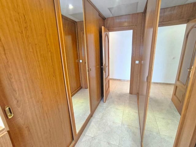 4 makuuhuone Huvila myytävänä paikassa Petrel / Petrer mukana uima-altaan 
autotalli - 330 000 € (Ref: 9395880)