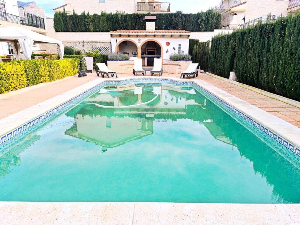 4 chambre Villa/Maison à vendre à Petrel / Petrer avec piscine garage - 330 000 € (Ref: 9395880)