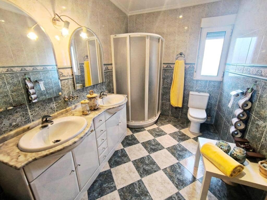 4 chambre Villa/Maison à vendre à Petrel / Petrer avec piscine garage - 330 000 € (Ref: 9395880)