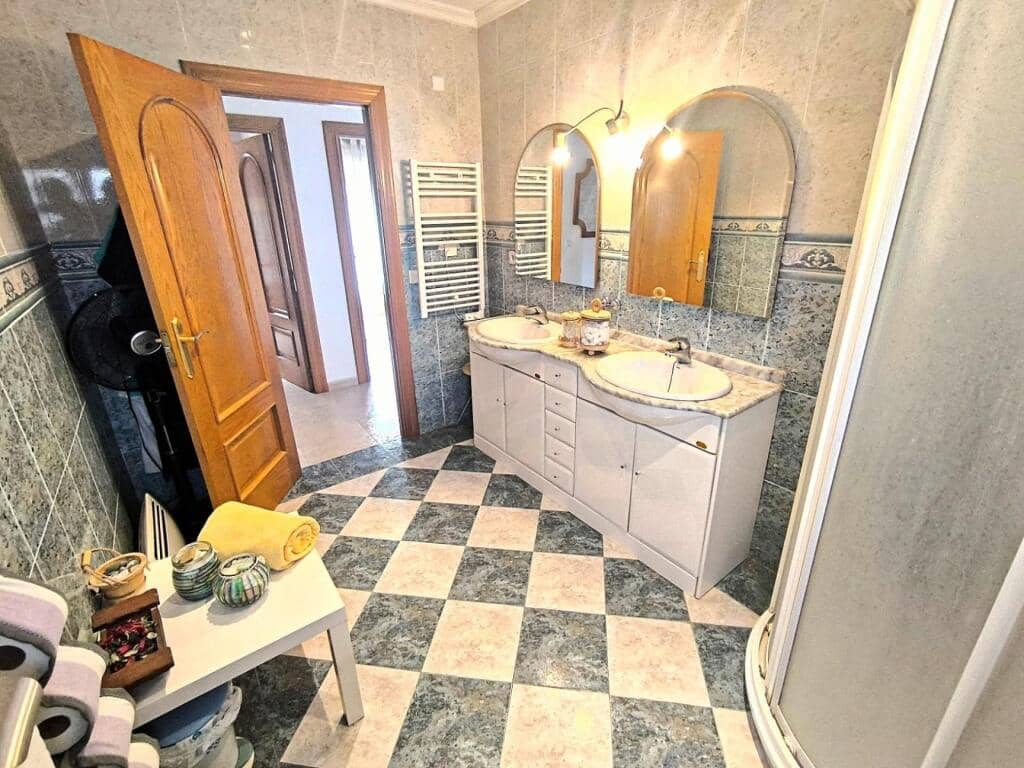 4 chambre Villa/Maison à vendre à Petrel / Petrer avec piscine garage - 330 000 € (Ref: 9395880)