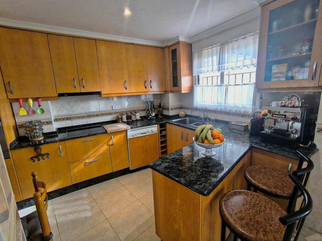 4 chambre Villa/Maison à vendre à Petrel / Petrer avec piscine garage - 330 000 € (Ref: 9395880)