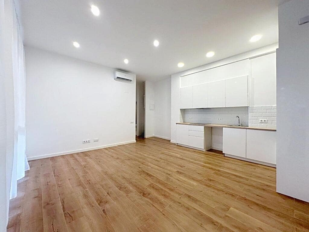 2 bedroom Apartment for sale in Barcelona city - € 395,000 (Ref: 9395884)