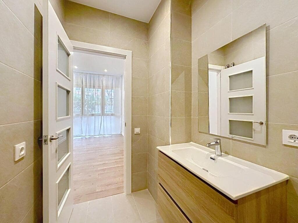 2 bedroom Apartment for sale in Barcelona city - € 395,000 (Ref: 9395884)