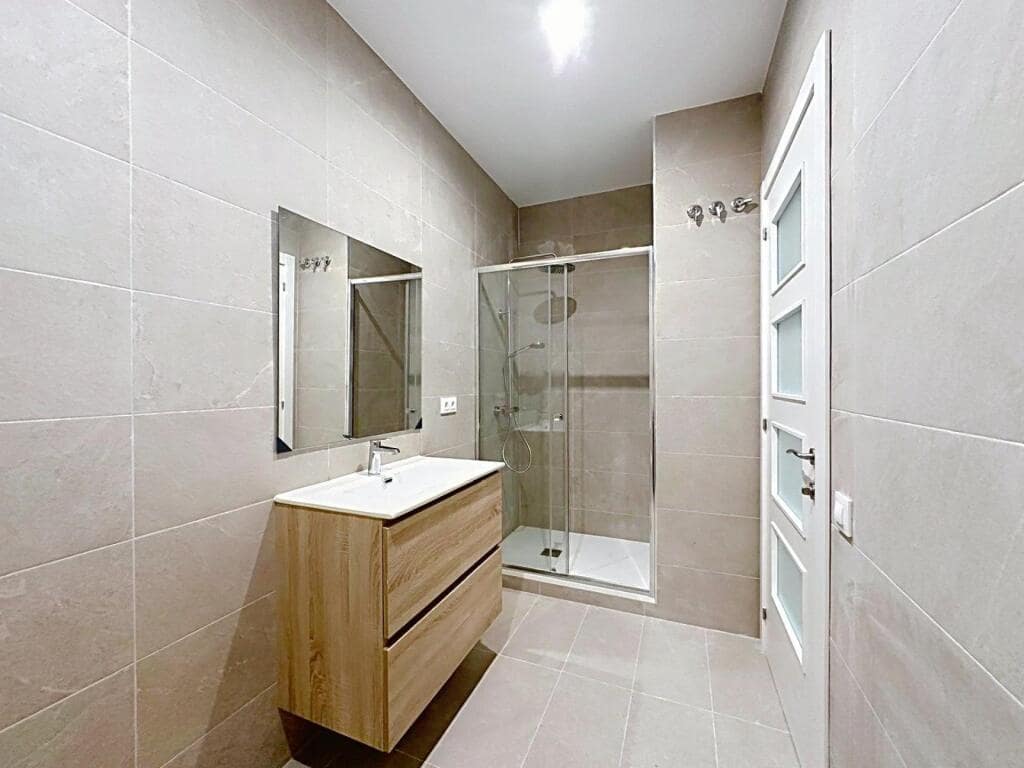 2 bedroom Apartment for sale in Barcelona city - € 395,000 (Ref: 9395884)