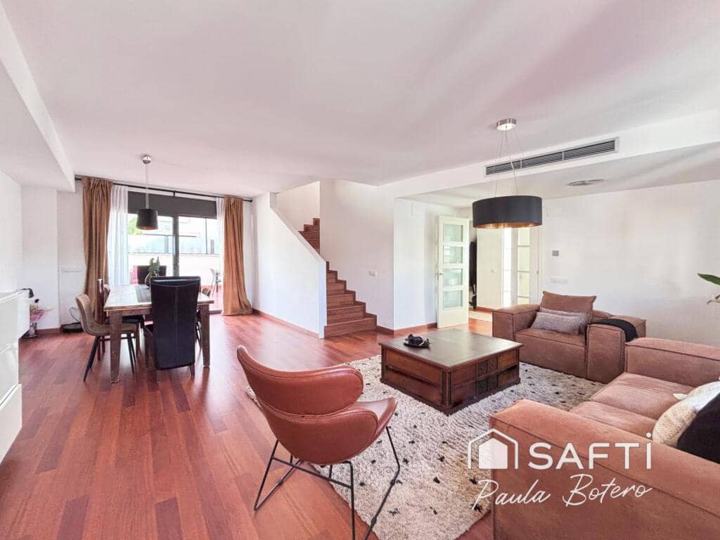 4 makuuhuone Huvila myytävänä paikassa Sant Pere de Ribes mukana uima-altaan 
autotalli - 750 000 € (Ref: 9395891)