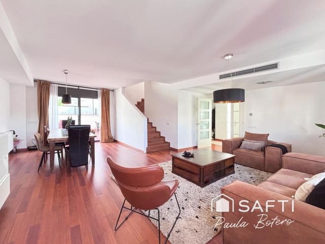 4 makuuhuone Huvila myytävänä paikassa Sant Pere de Ribes mukana uima-altaan 
autotalli - 750 000 € (Ref: 9395891)