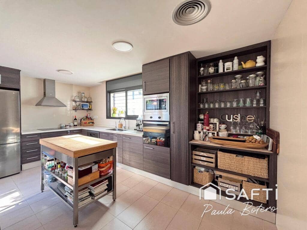 4 makuuhuone Huvila myytävänä paikassa Sant Pere de Ribes mukana uima-altaan 
autotalli - 750 000 € (Ref: 9395891)