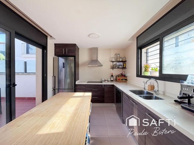 4 makuuhuone Huvila myytävänä paikassa Sant Pere de Ribes mukana uima-altaan 
autotalli - 750 000 € (Ref: 9395891)