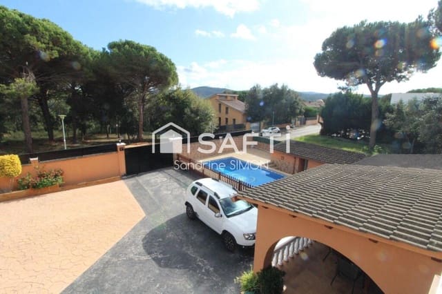 6 soverom Villa til salgs i La Goba, Vidreres med svømmebasseng garasje - € 490 000 (Ref: 9398352)