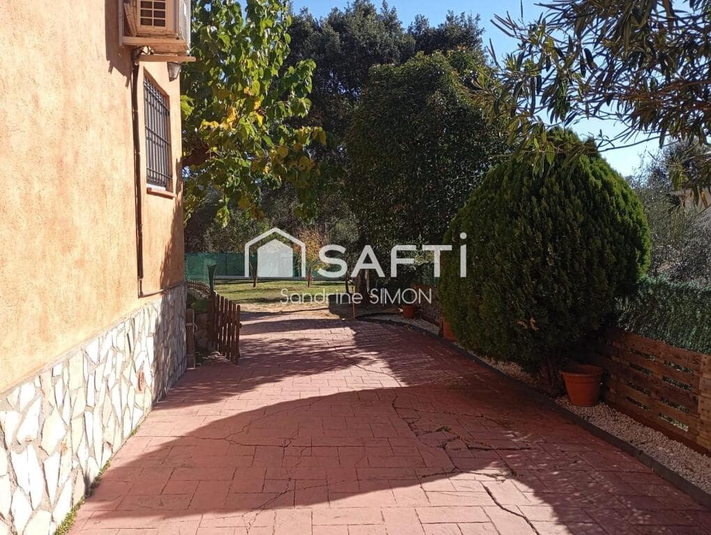 3 slaapkamer Villa te koop in Vidreres met zwembad garage - € 279.000 (Ref: 9398353)