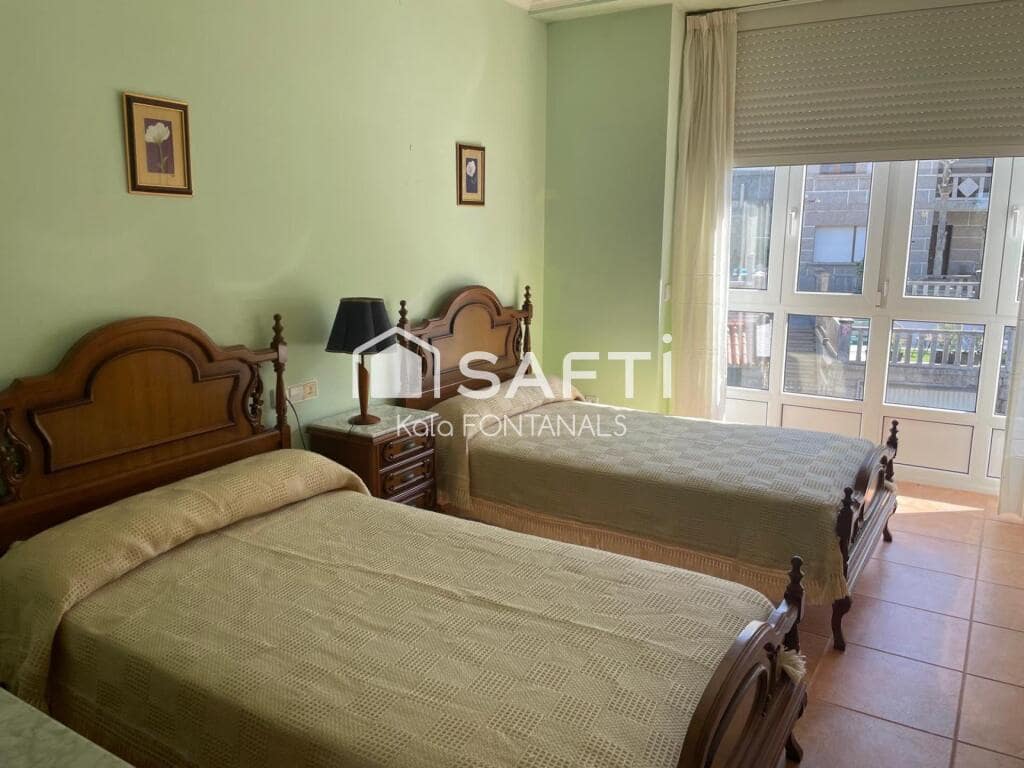 4 soverom Rekkehus til salgs i Sanxenxo med svømmebasseng garasje - € 520 000 (Ref: 9398362)