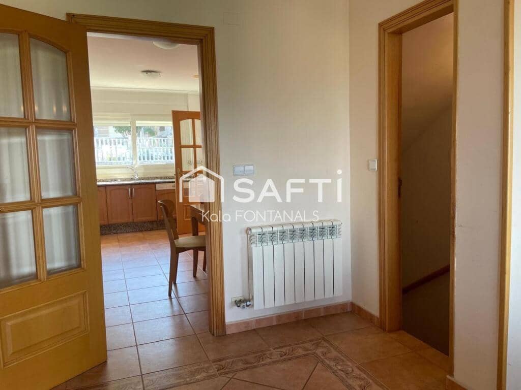 4 soverom Rekkehus til salgs i Sanxenxo med svømmebasseng garasje - € 520 000 (Ref: 9398362)