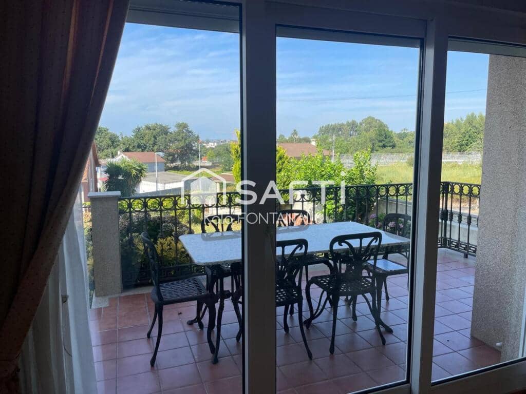 4 soverom Rekkehus til salgs i Sanxenxo med svømmebasseng garasje - € 520 000 (Ref: 9398362)