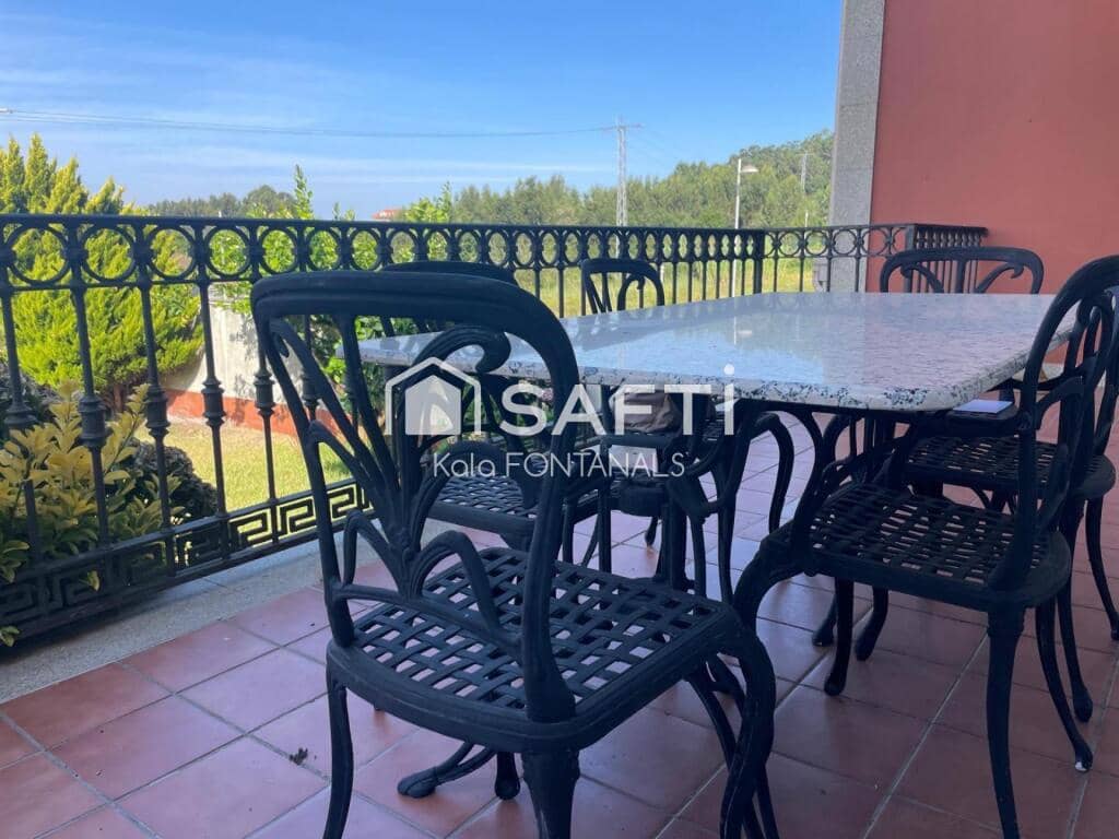 4 soverom Rekkehus til salgs i Sanxenxo med svømmebasseng garasje - € 520 000 (Ref: 9398362)