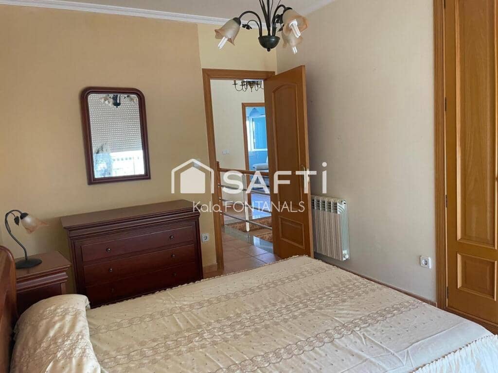 4 soverom Rekkehus til salgs i Sanxenxo med svømmebasseng garasje - € 520 000 (Ref: 9398362)