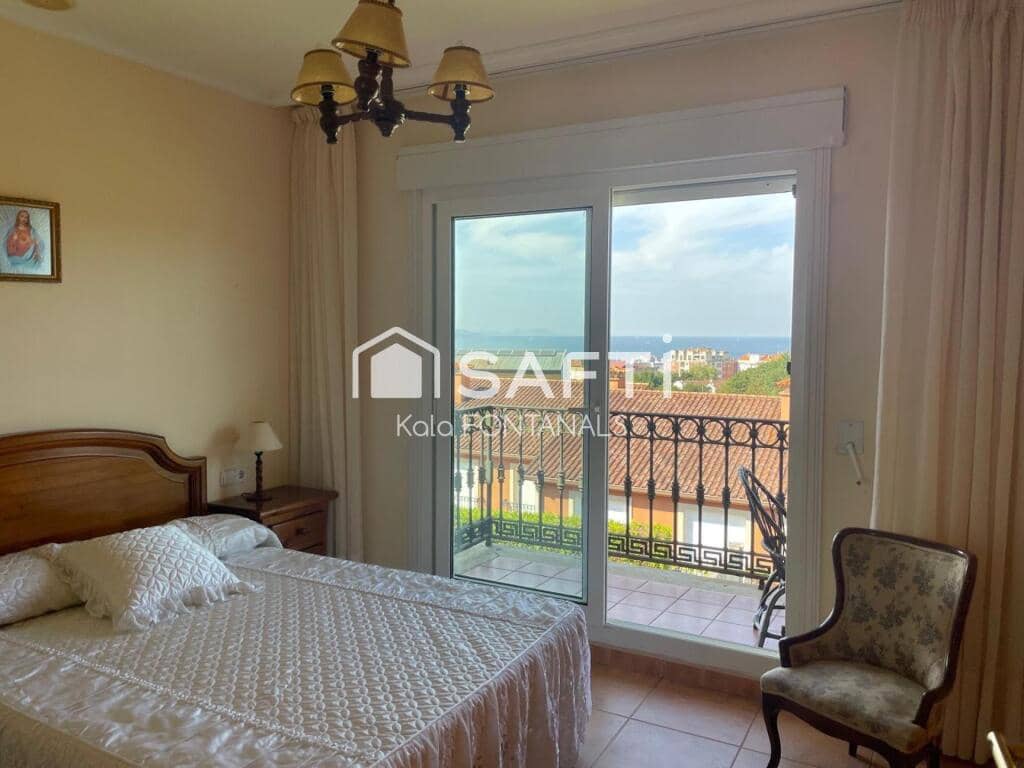 4 soverom Rekkehus til salgs i Sanxenxo med svømmebasseng garasje - € 520 000 (Ref: 9398362)