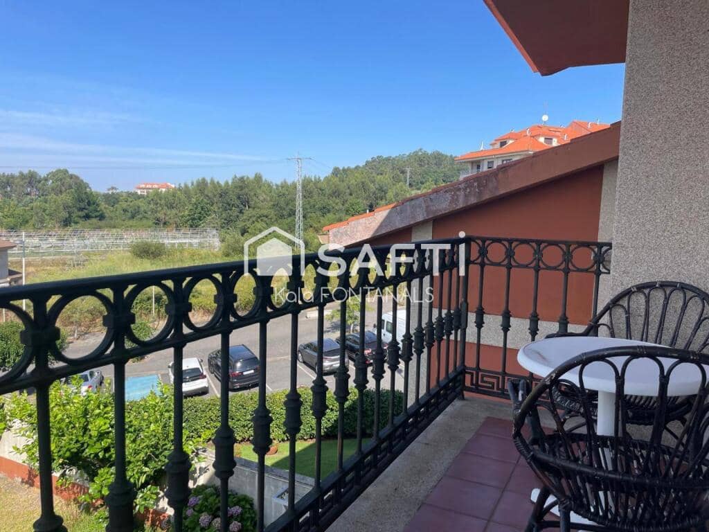 4 soverom Rekkehus til salgs i Sanxenxo med svømmebasseng garasje - € 520 000 (Ref: 9398362)