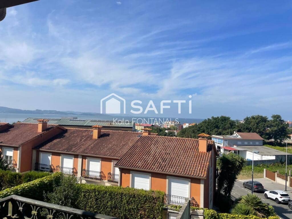 4 soverom Rekkehus til salgs i Sanxenxo med svømmebasseng garasje - € 520 000 (Ref: 9398362)