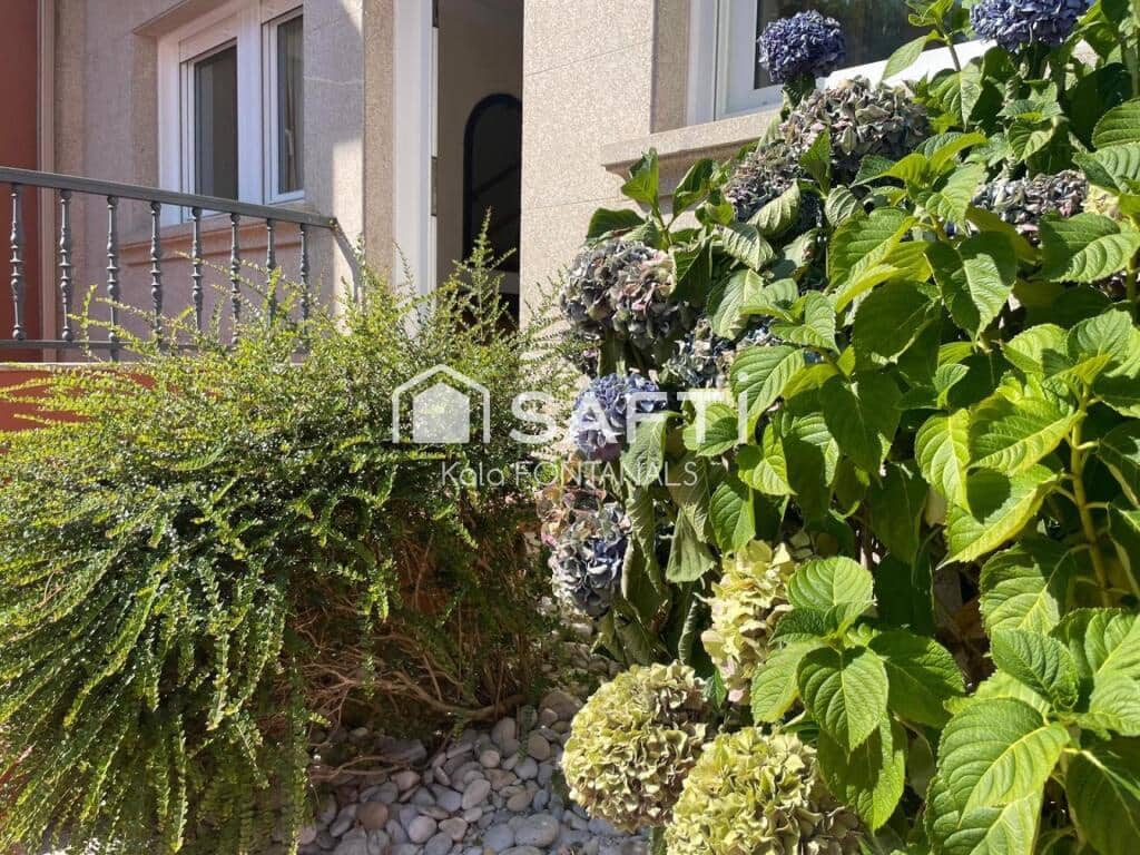 4 soverom Rekkehus til salgs i Sanxenxo med svømmebasseng garasje - € 520 000 (Ref: 9398362)