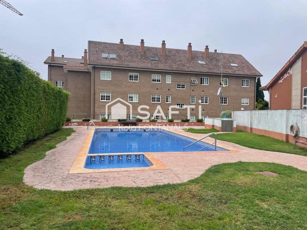 4 soverom Rekkehus til salgs i Sanxenxo med svømmebasseng garasje - € 520 000 (Ref: 9398362)