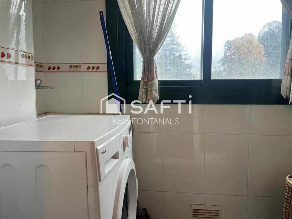 2 bedroom Apartment for sale in Pontevedra city with garage - € 225,000 (Ref: 9398363)