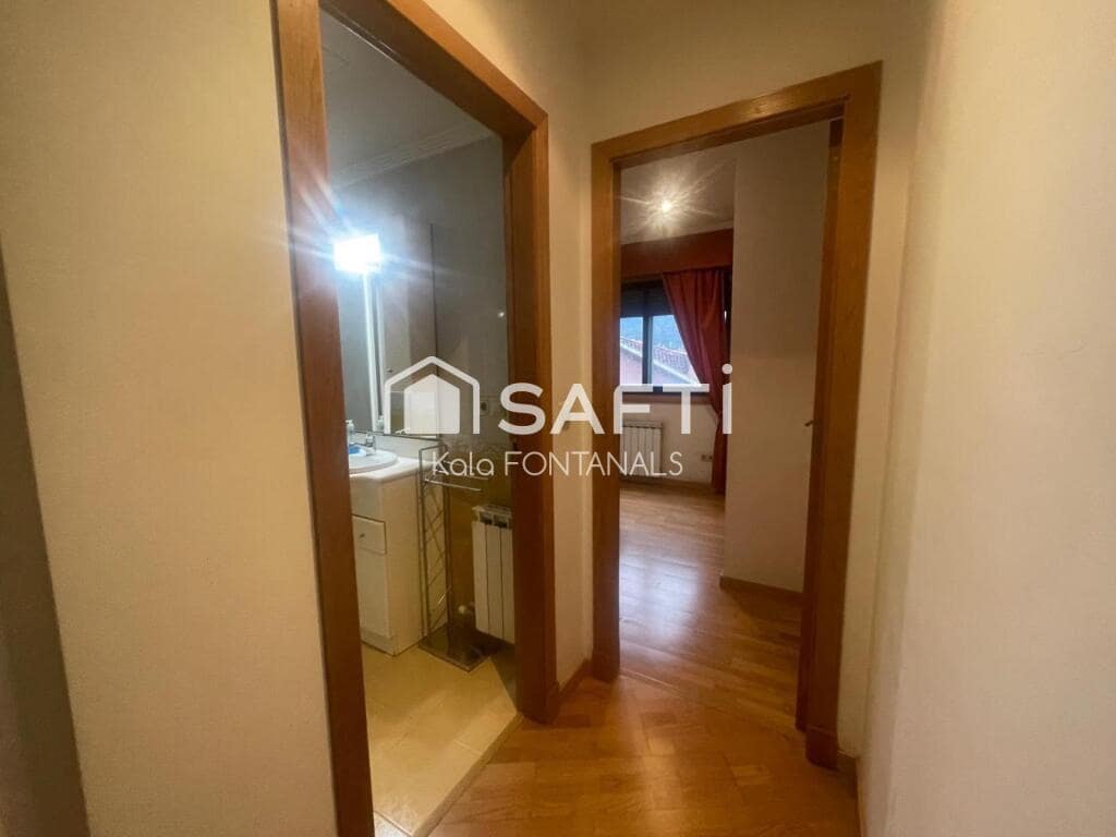 2 bedroom Apartment for sale in Pontevedra city with garage - € 225,000 (Ref: 9398363)