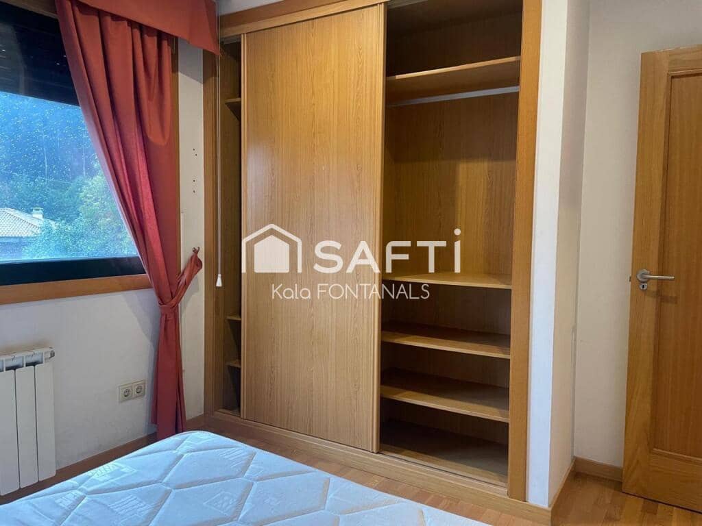 2 bedroom Apartment for sale in Pontevedra city with garage - € 225,000 (Ref: 9398363)