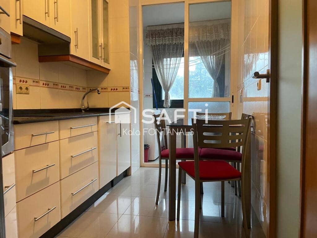 2 bedroom Apartment for sale in Pontevedra city with garage - € 225,000 (Ref: 9398363)