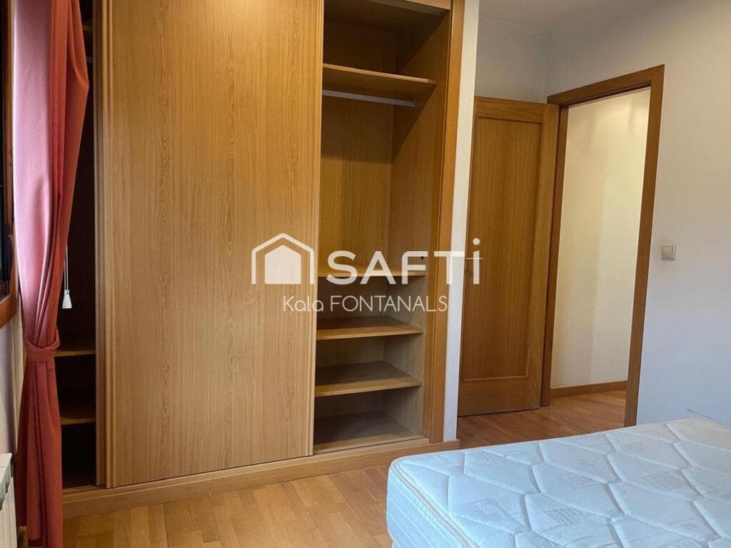 2 bedroom Apartment for sale in Pontevedra city with garage - € 225,000 (Ref: 9398363)