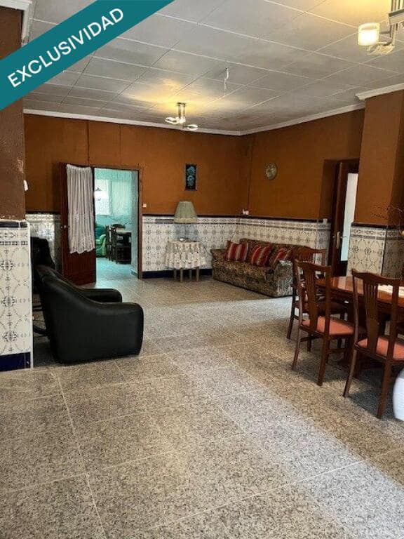 6 makuuhuone Rivitalo myytävänä paikassa Teresa de Cofrentes mukana 
autotalli - 75 000 € (Ref: 9398365)