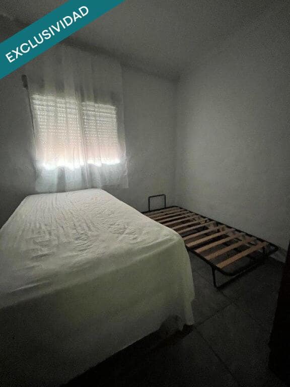 6 makuuhuone Rivitalo myytävänä paikassa Teresa de Cofrentes mukana 
autotalli - 75 000 € (Ref: 9398365)