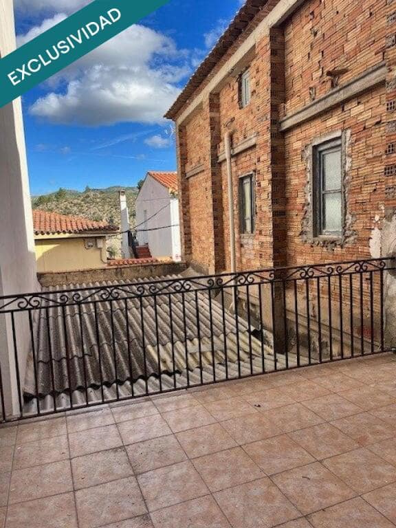 6 makuuhuone Rivitalo myytävänä paikassa Teresa de Cofrentes mukana 
autotalli - 75 000 € (Ref: 9398365)