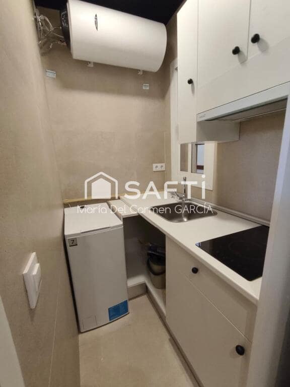 Studio til leje i Madrid by - € 900 (Ref: 9400771)