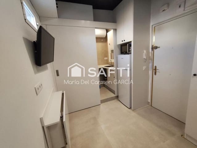 Studio til leje i Universidad, Madrid by - € 900 (Ref: 9400771)